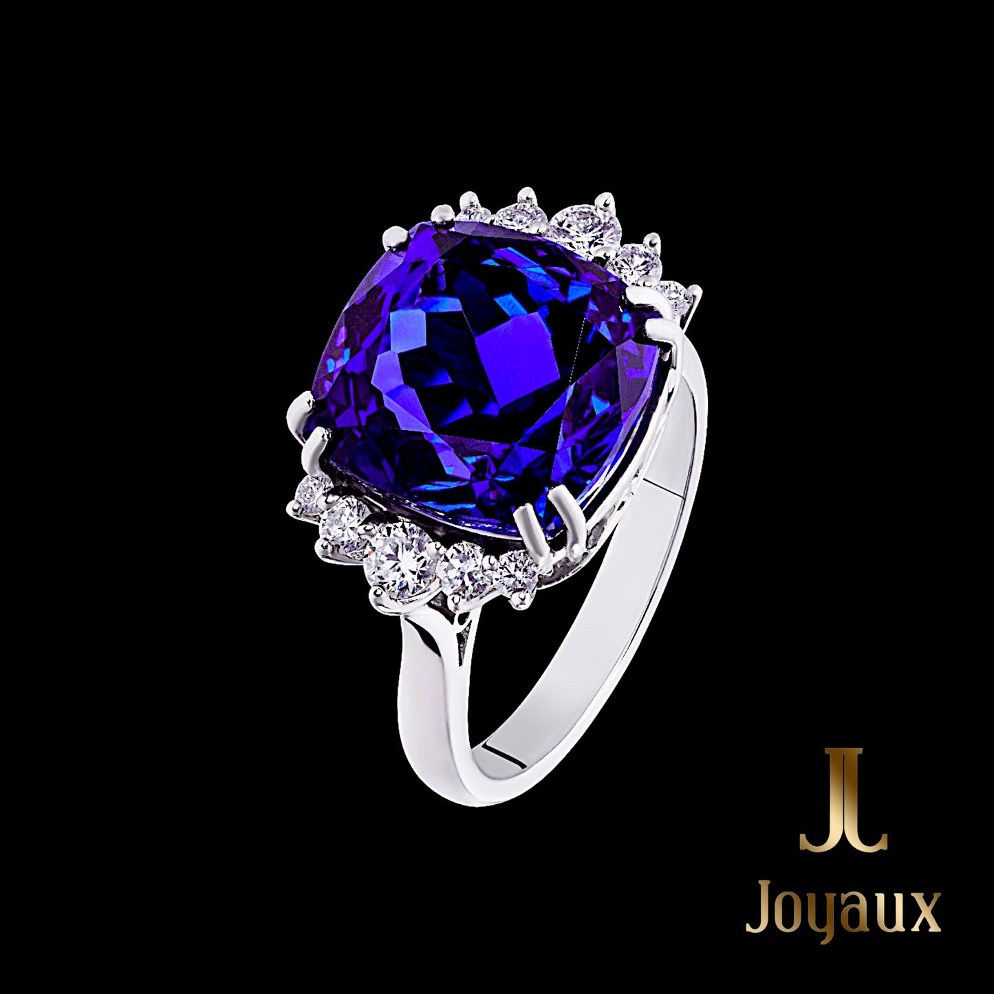 Tanzanite and Diamonds Cocktail Ring