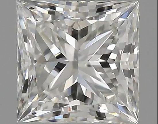 Exquisite 0.32 ct Princess Cut Diamond | Atelier de Joyaux™ Geneva