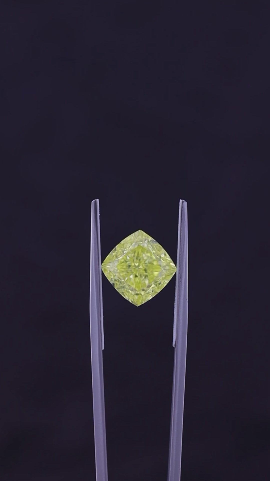7.06 Carat Fancy Vivid Yellow Diamond | Ultimate Rarity | Joyaux