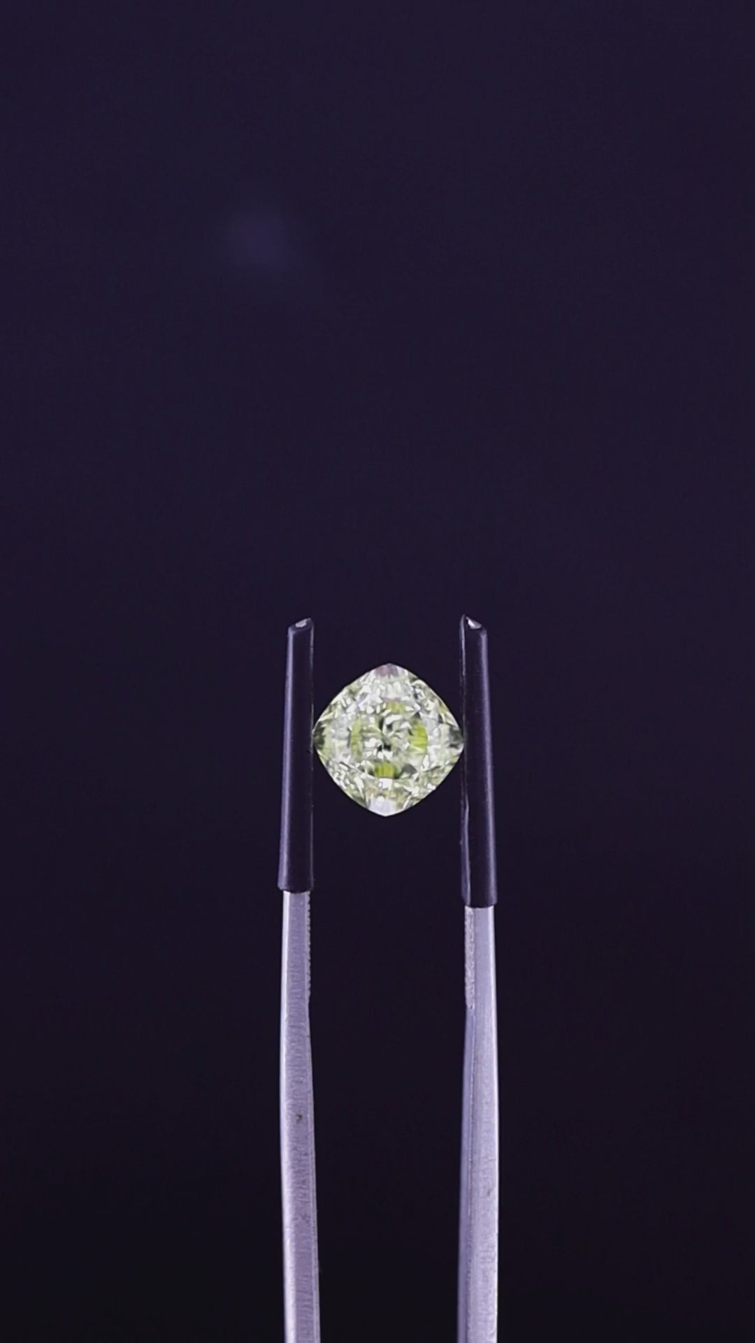 2.66-Carat Fancy Light Yellow Diamond | Atelier de Joyaux™ Geneva