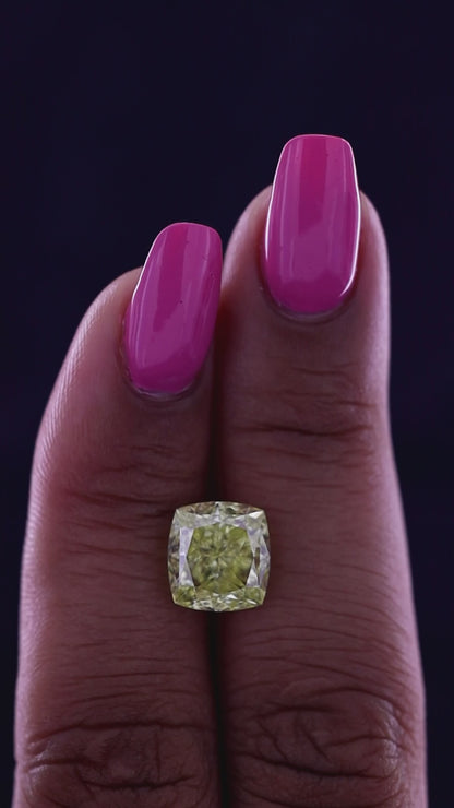 5,57 Karat Fancy Intense Yellow Diamant