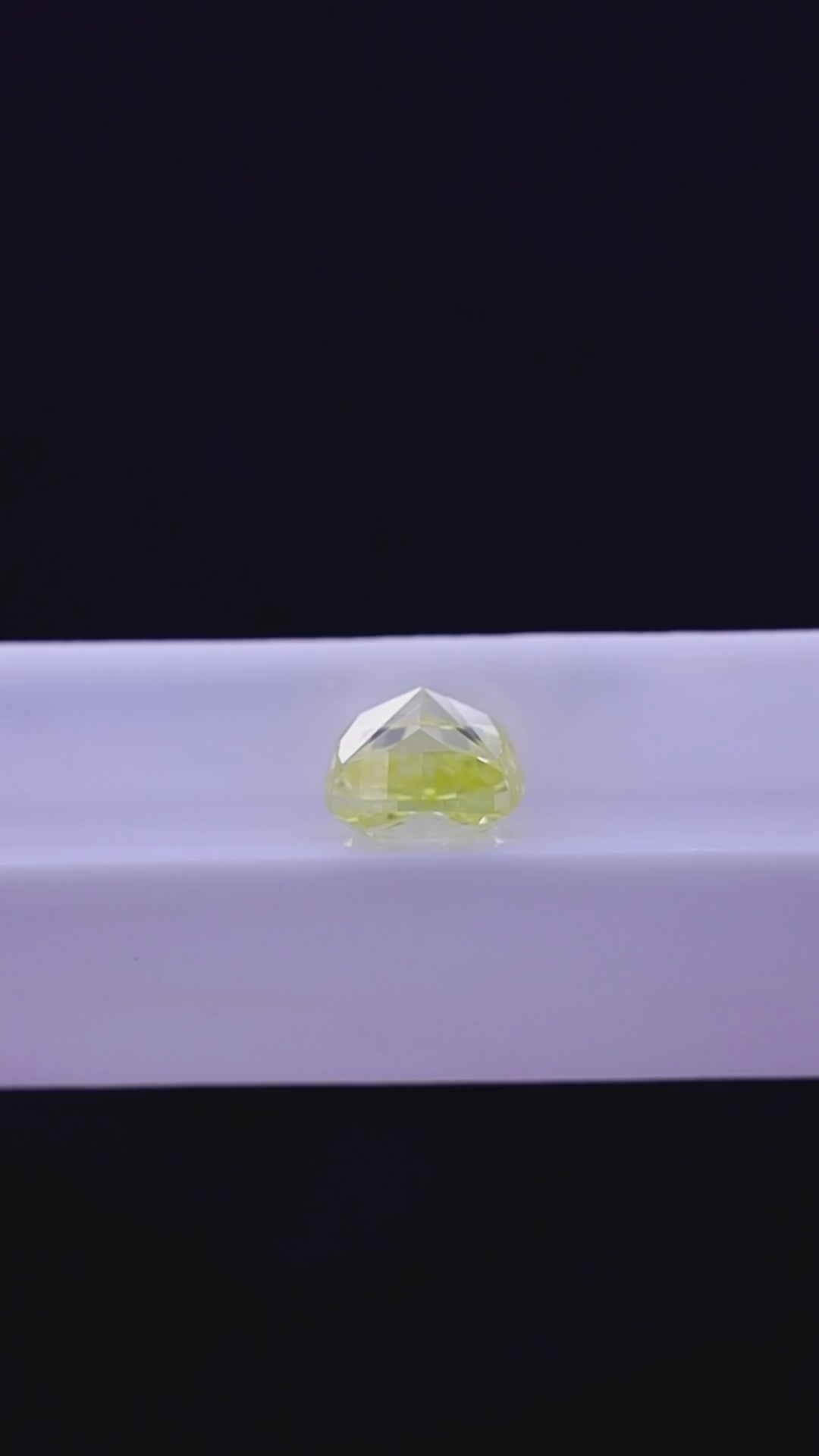 7.06 Carat Fancy Vivid Yellow Diamond | Ultimate Rarity | Joyaux