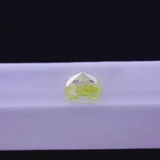 7.06 Carat Fancy Vivid Yellow Diamond | Atelier de Joyaux™ Geneva